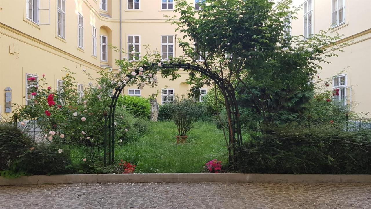 Center Gold Apartment Budapeste Exterior foto